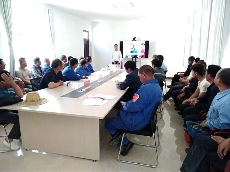 
				   
					黃河同力鹿角嶺礦山舉行滑塌、消防事故應(yīng)急救援演練
				 